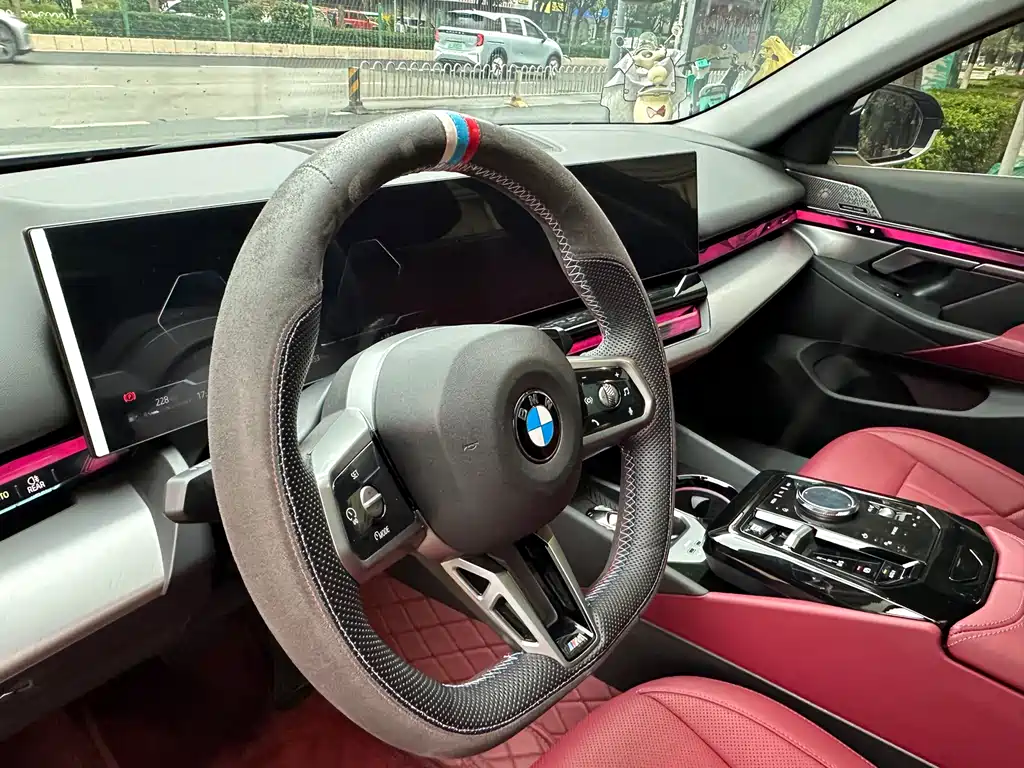 BMW 5 Series 2024 530Li Leading M Sports Package купить на сайте DeffCars
