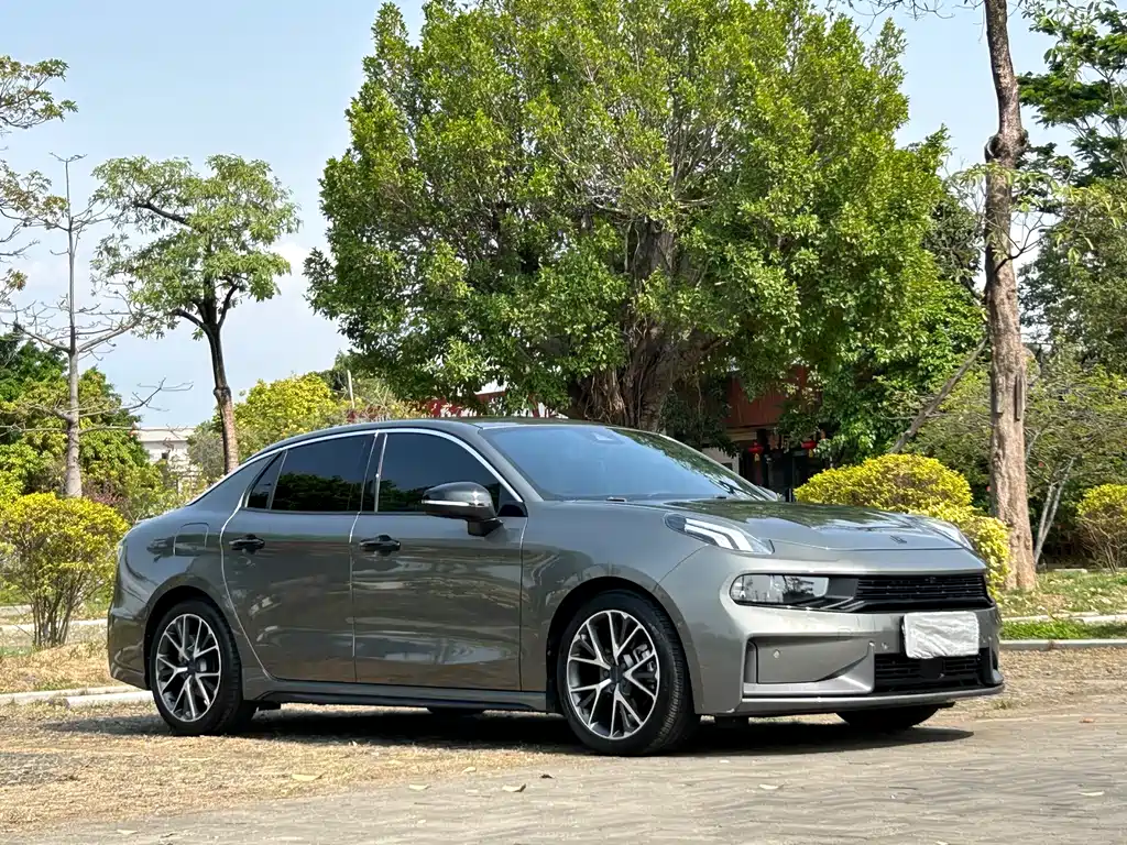 Lynk & Co 03 2022 1.5TD DCT Pro купить на сайте DeffCars