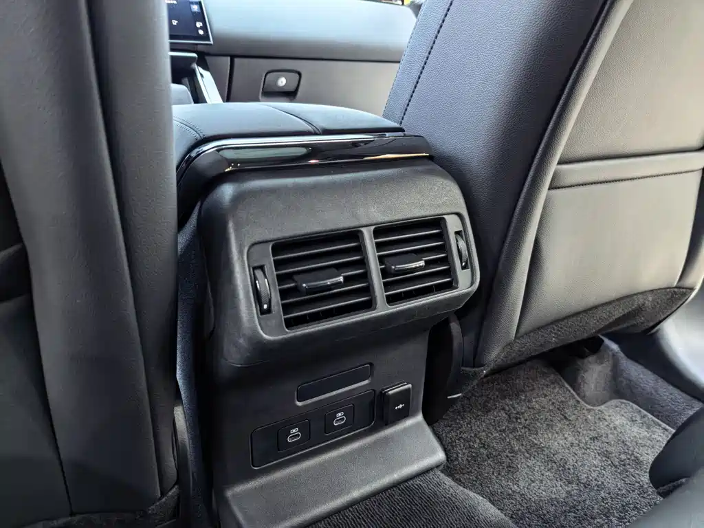 Range Rover Velar 2025 S купить на сайте DeffCars