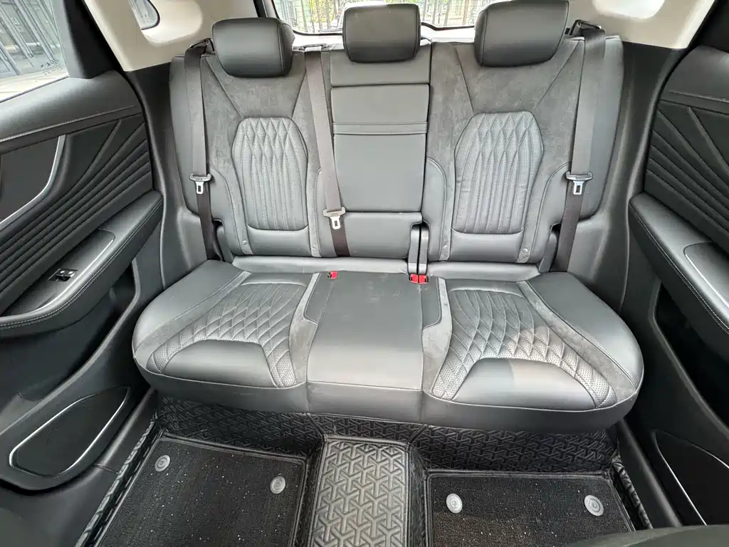 Hongqi HS5 2023 2.0T Qixiang Pro version купить на сайте DeffCars