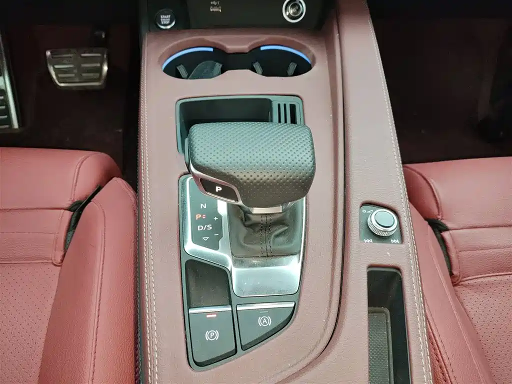 Audi A4L 2024 40 TFSI luxury and dynamic model купить на сайте DeffCars