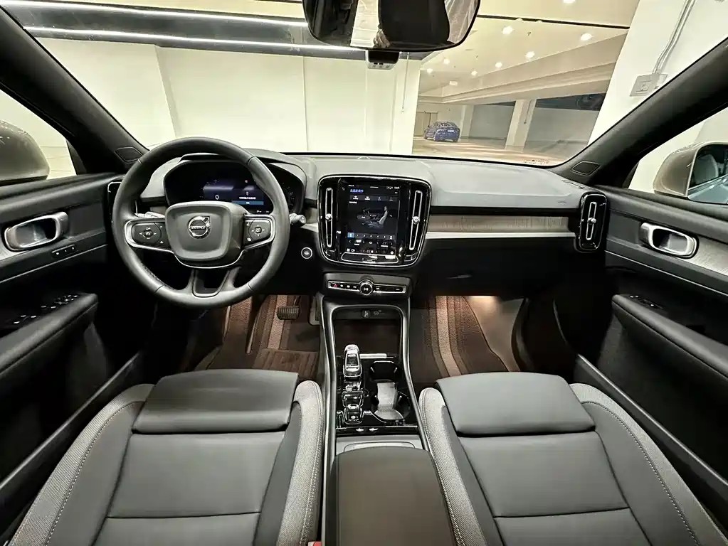 Volvo XC40 2024 B3 Zhiyuan Luxury Edition купить на сайте DeffCars