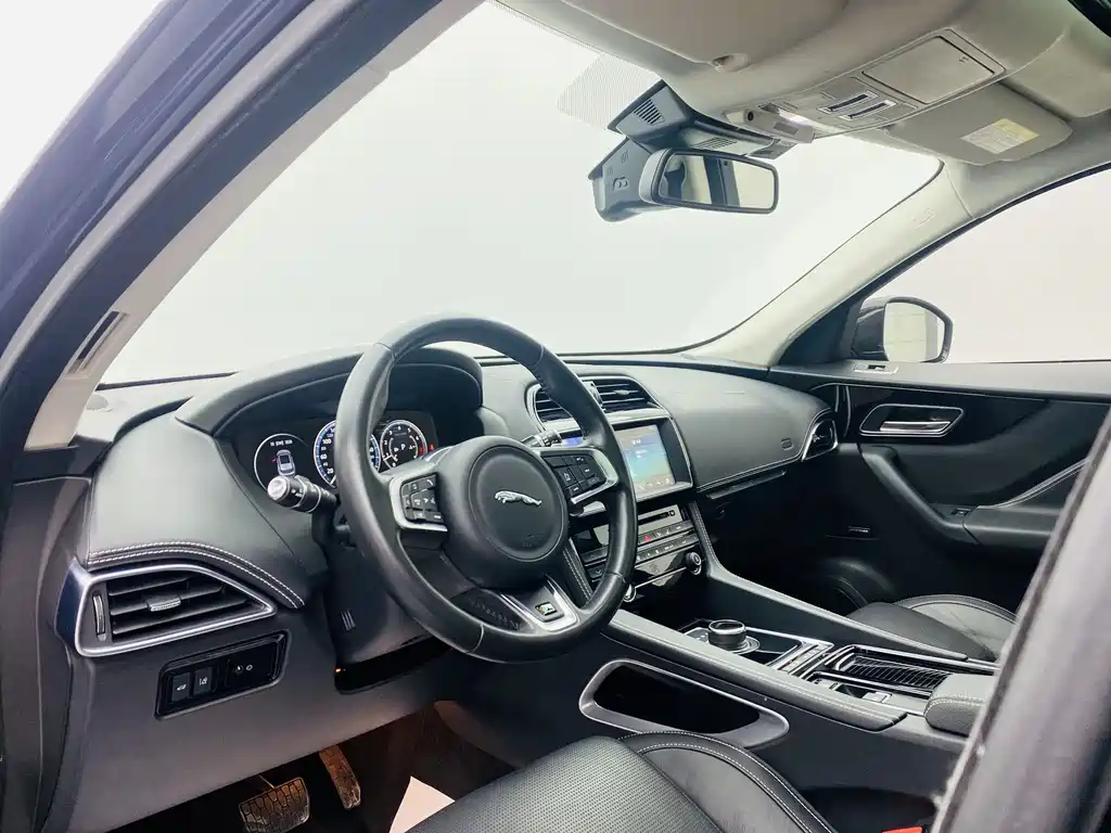 Jaguar F-PACE 2019 2.0T four-wheel drive R-Sport sports version купить на сайте DeffCars