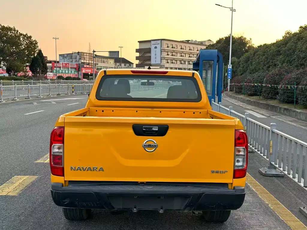 Navara 2021 2.5L facelift manual two-wheel drive smart model QR25 купить на сайте DeffCars