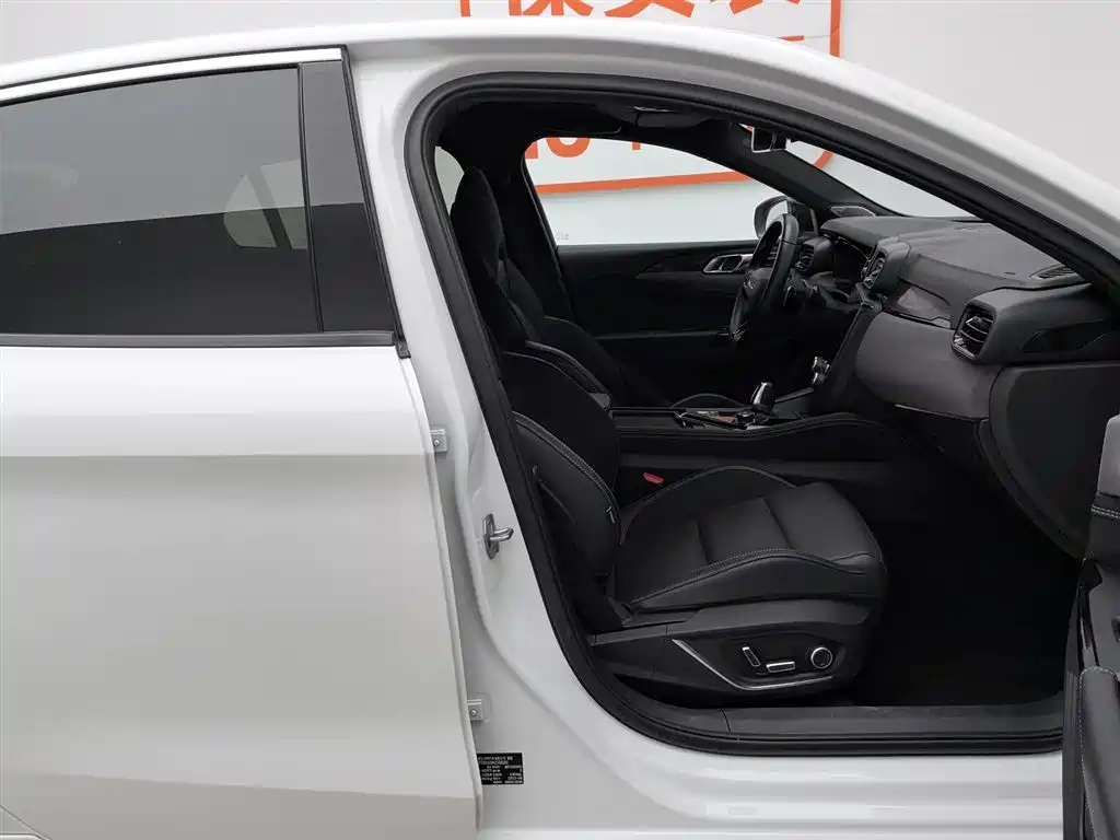 Lynk & Co 03 2022 2.0TD DCT Pro купить на сайте DeffCars