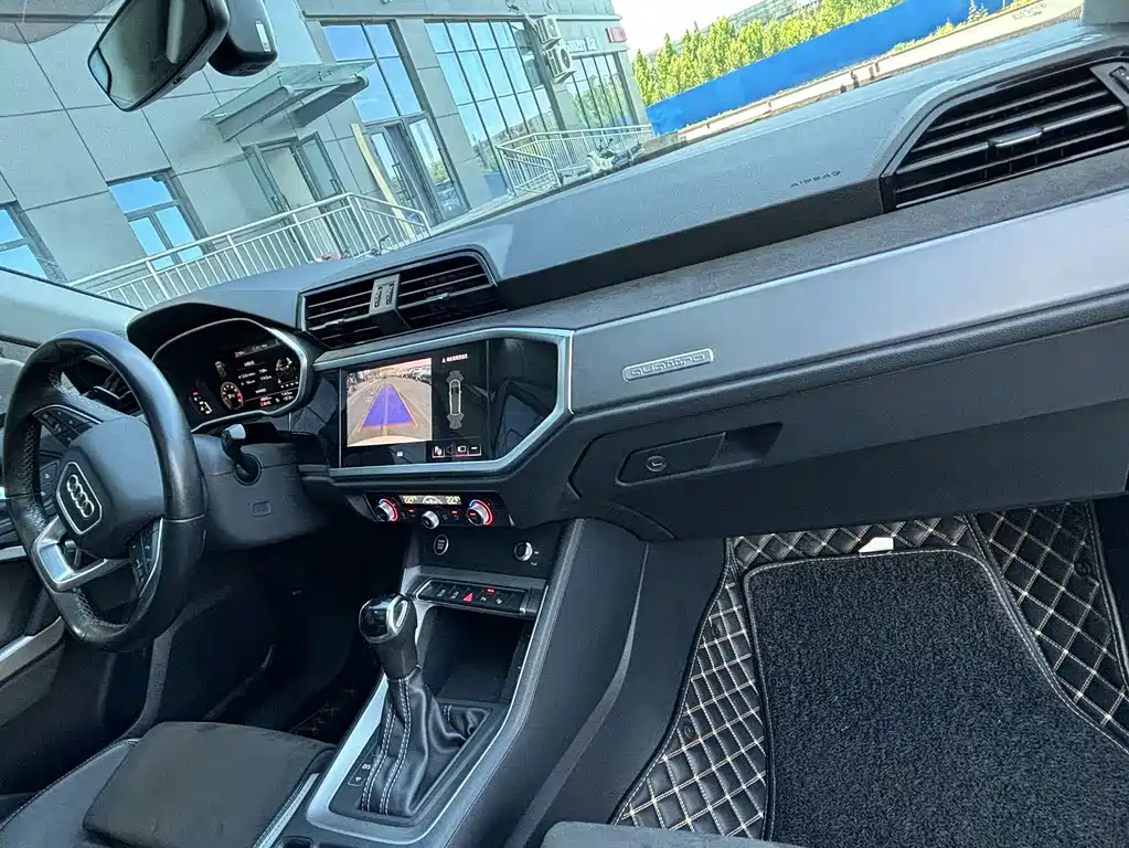 Audi Q3 2022 35 TFSI Fashionable and Dynamic купить на сайте DeffCars