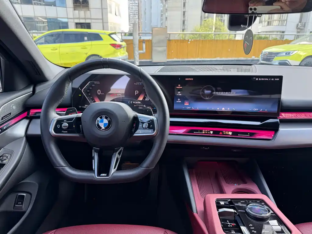 BMW 5 Series 2025 530Li Leading M Sports Package купить на сайте DeffCars
