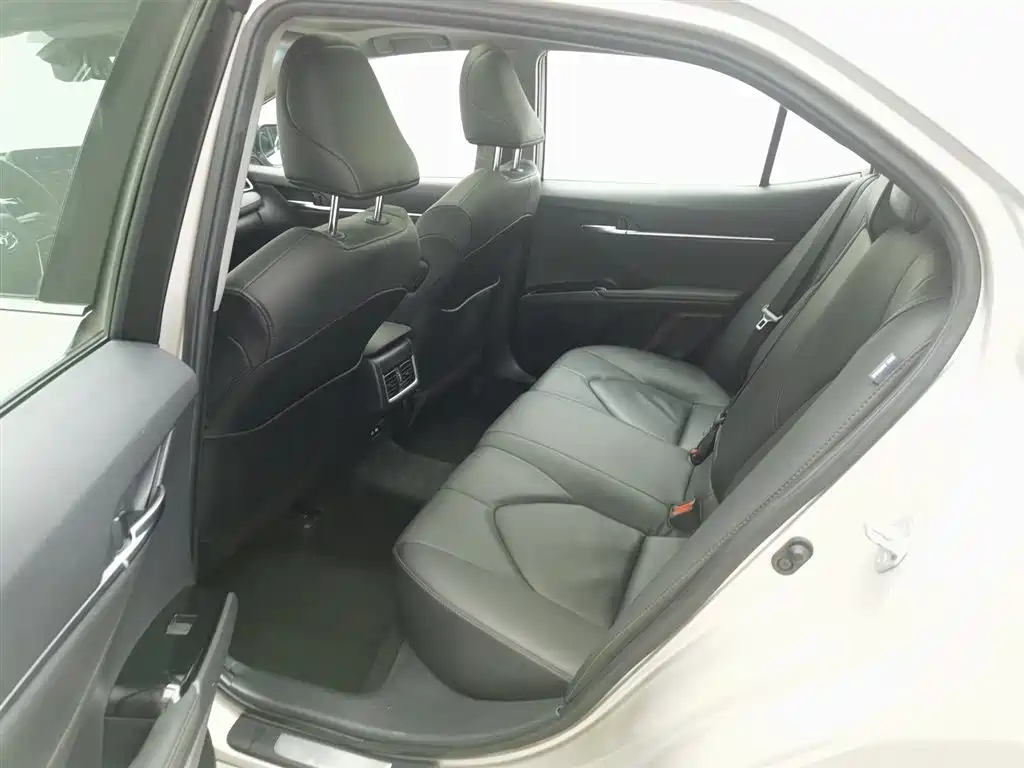 Camry 2021 2.5G Deluxe Edition купить на сайте DeffCars
