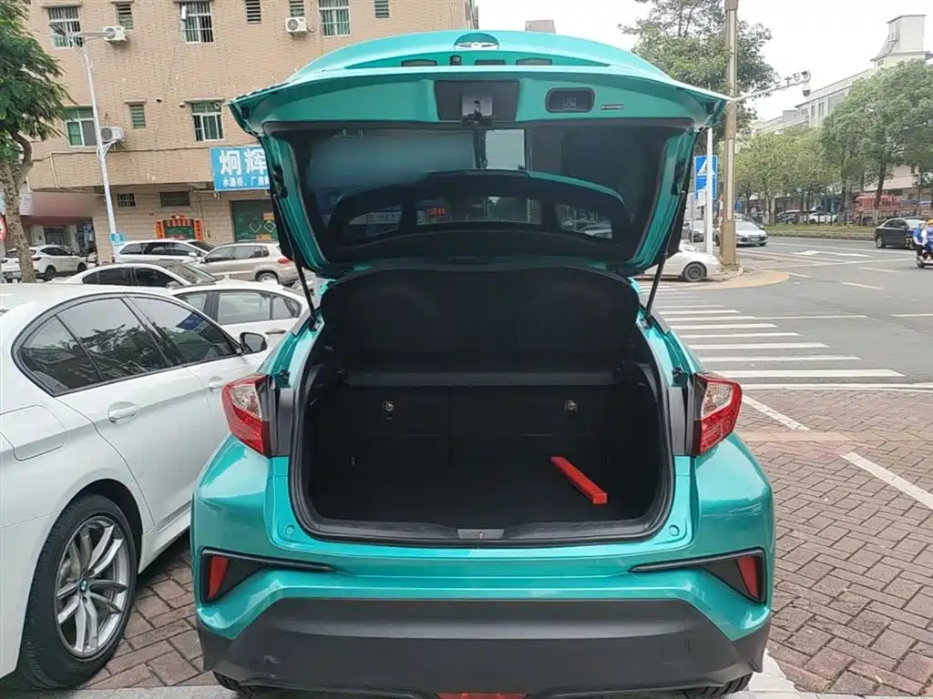 Toyota C-HR 2018 2.0L Leading Edition National VI купить на сайте DeffCars