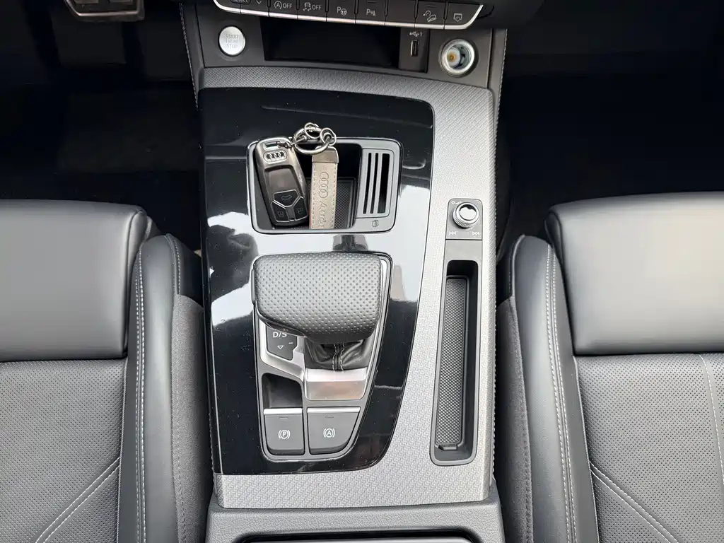 Audi Q5L 2024 45 TFSI luxury and dynamic model купить на сайте DeffCars