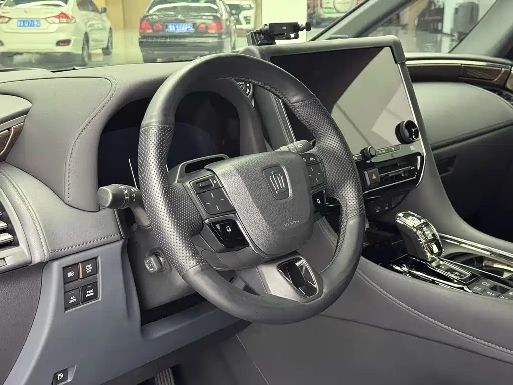 Wilfa 2024 Crown Dual Engine 2.5L Supreme Executive Edition купить на сайте DeffCars
