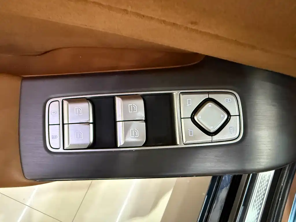 Hongqi H9 2024 2.0T Qixiang Private Fashion Edition купить на сайте DeffCars