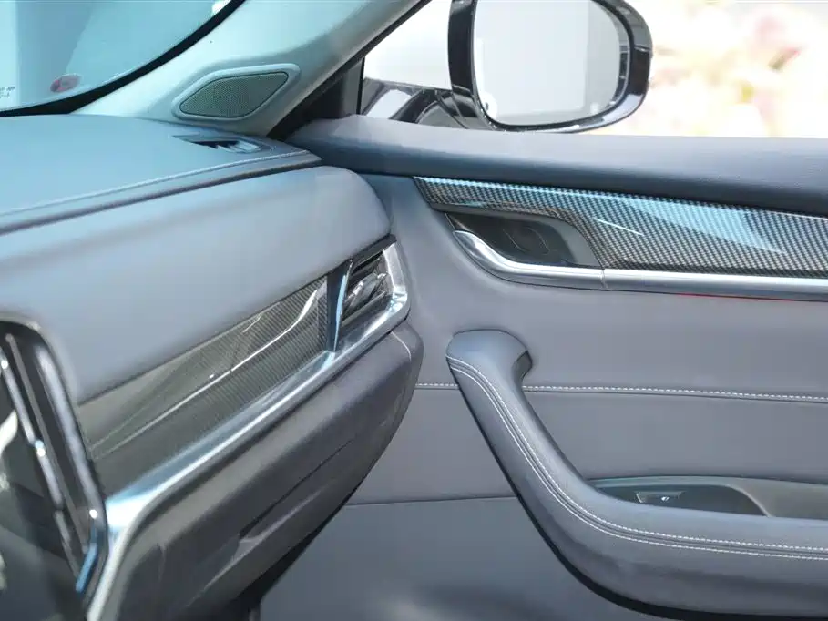 Zhonghua V7 2018 280T DCT premium type 5 seats купить на сайте DeffCars