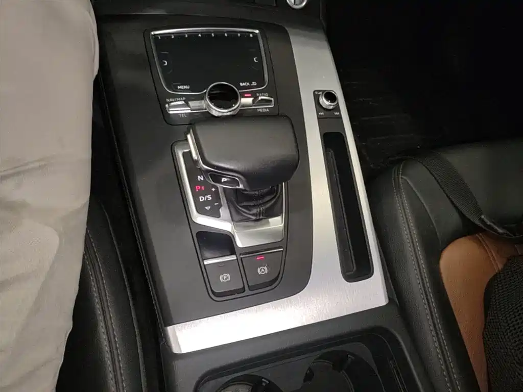 Audi Q5L 2020 facelift 40 TFSI enjoys fashionable style купить на сайте DeffCars