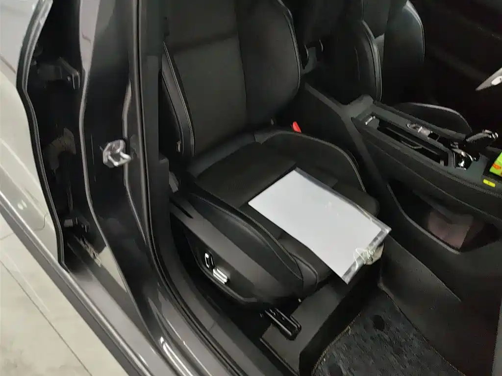 Lynk & Co 03 2023 1.5TD DCT Pro купить на сайте DeffCars