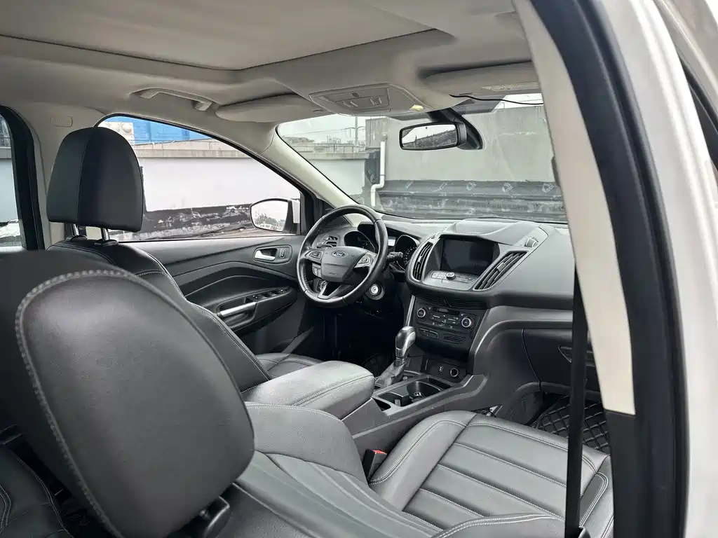 Escape 2019 EcoBoost 180 two-wheel drive platinum airfoil National VI купить на сайте DeffCars