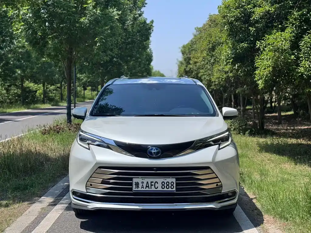SIENNA 2023 2.5L Hybrid Deluxe Edition купить на сайте DeffCars