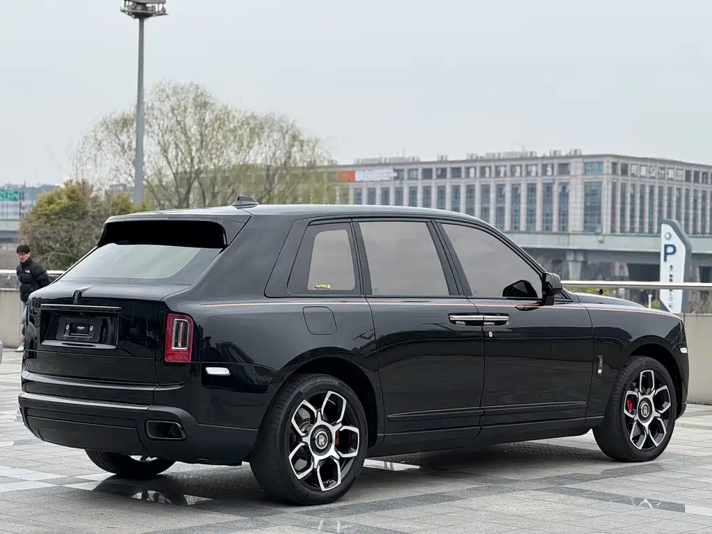 Cullinan 2020 Black Badge купить на сайте DeffCars