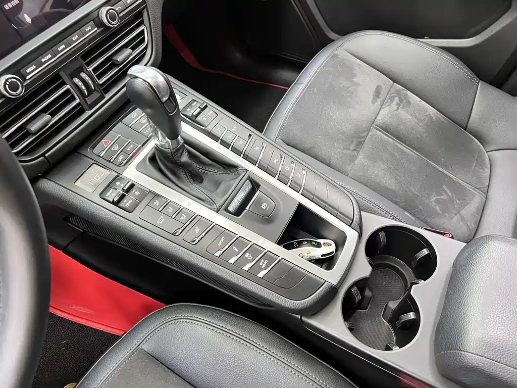 Macan 2020 Macan 2.0T купить на сайте DeffCars
