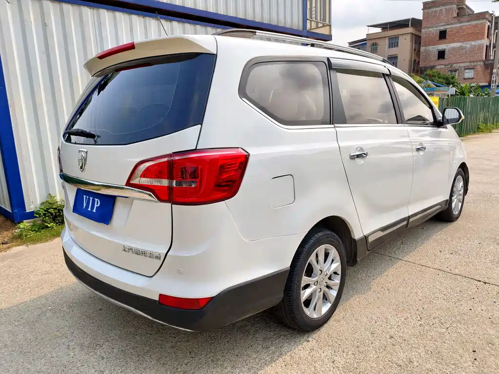 Baojun 730 2016 1.5L manual luxury model 7 seats купить на сайте DeffCars