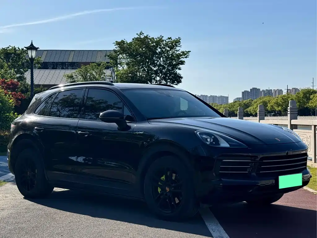 Cayenne New Energy 2020 Cayenne E-Hybrid 2.0T купить на сайте DeffCars