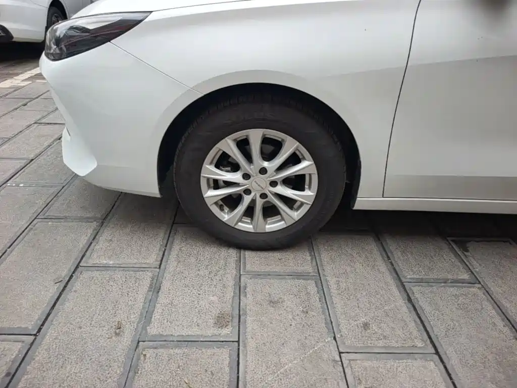 Roewe i5 2026 1.5L CVT Deluxe Edition купить на сайте DeffCars