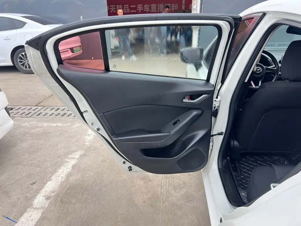 Mazda3 Angkesela 2017 hatchback 1.5L automatic luxury model National V купить на сайте DeffCars
