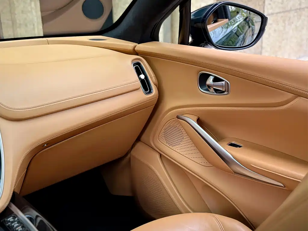 Aston Martin DBX 2020 4.0T V8 купить на сайте DeffCars
