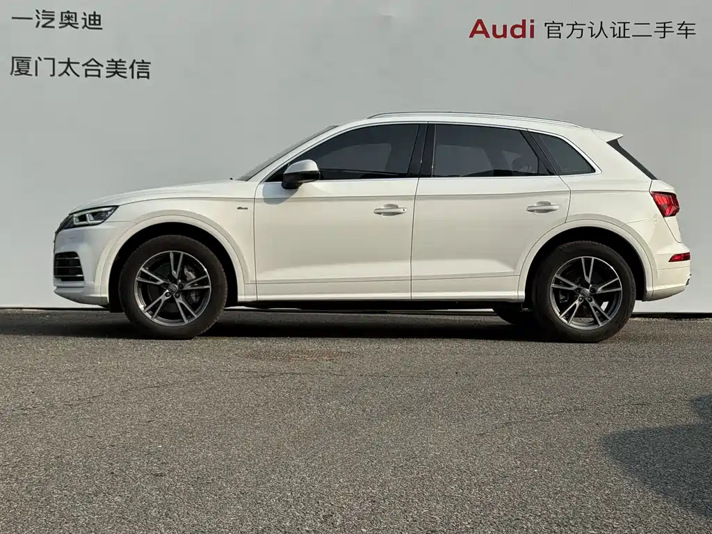 Audi Q5L 2018 45 TFSI Exclusive Fashion Model National VI купить на сайте DeffCars