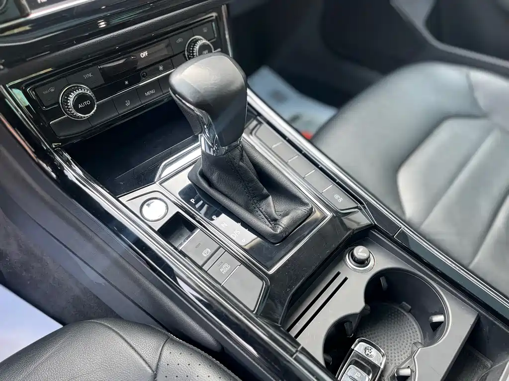 Huiang 2016 380TSI 2WD Yuzun Edition купить на сайте DeffCars