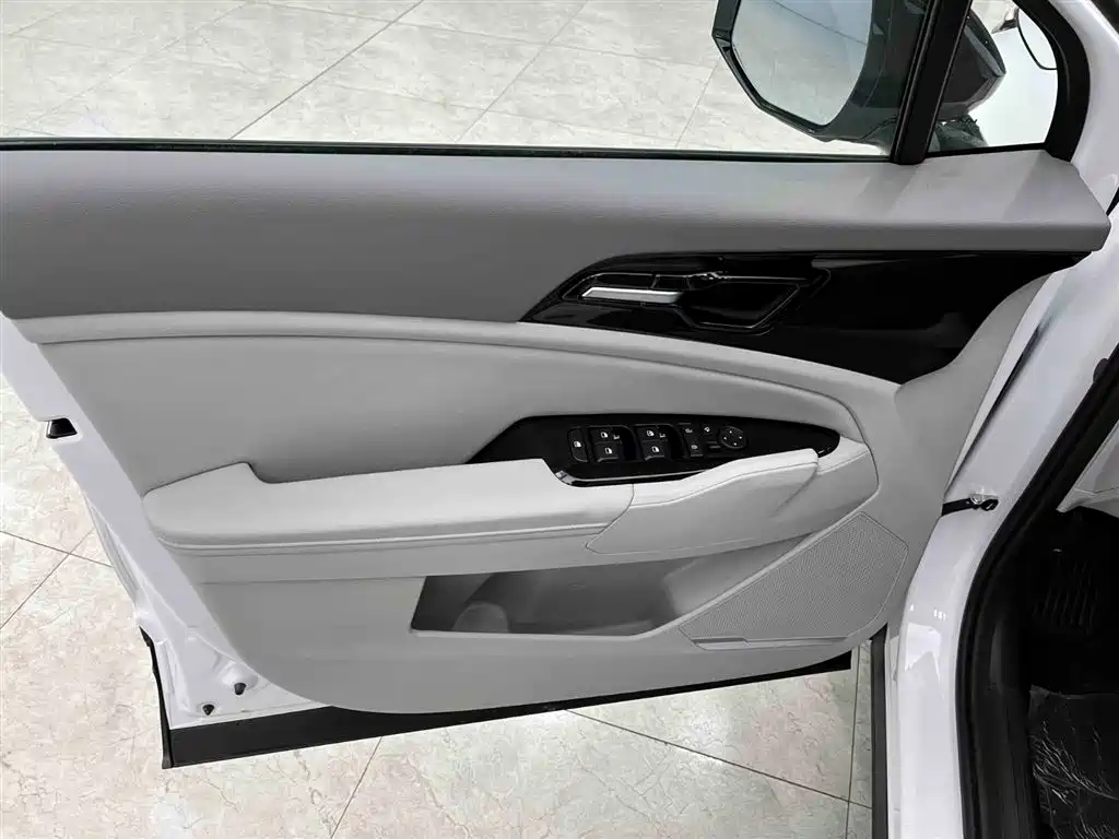 Lion Expands the World 2025 2.0T Two-wheel Drive Premium Intelligent Edition купить на сайте DeffCars