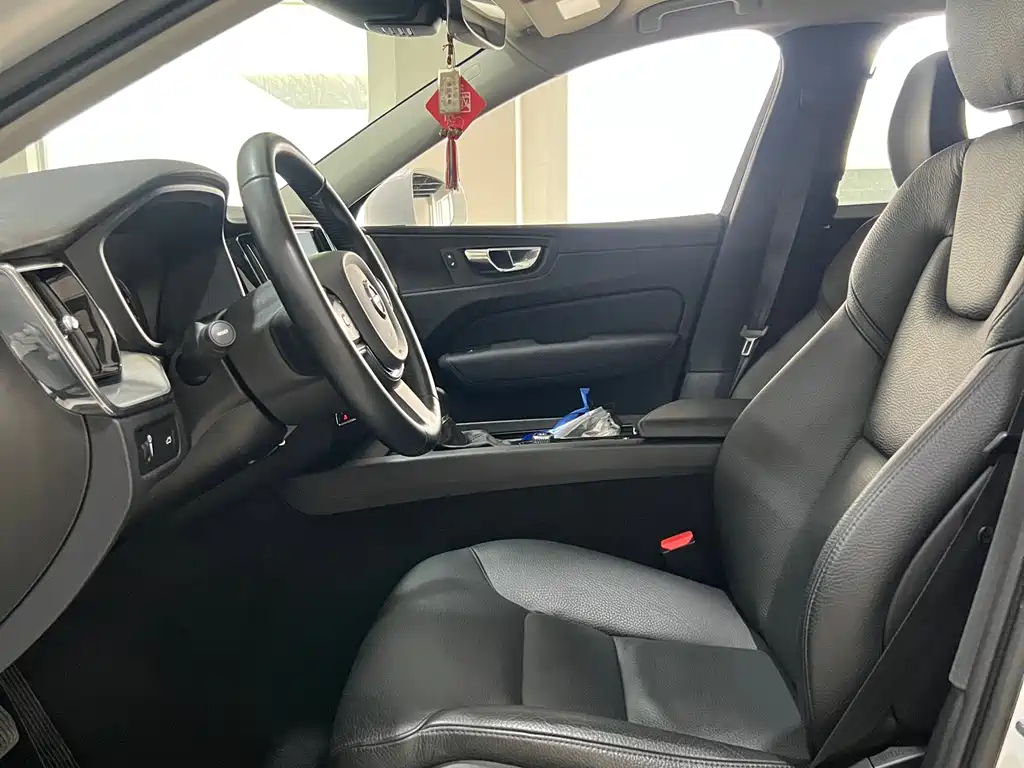 Volvo XC60 2019 T5 4WD Zhiyuan Edition National VI купить на сайте DeffCars