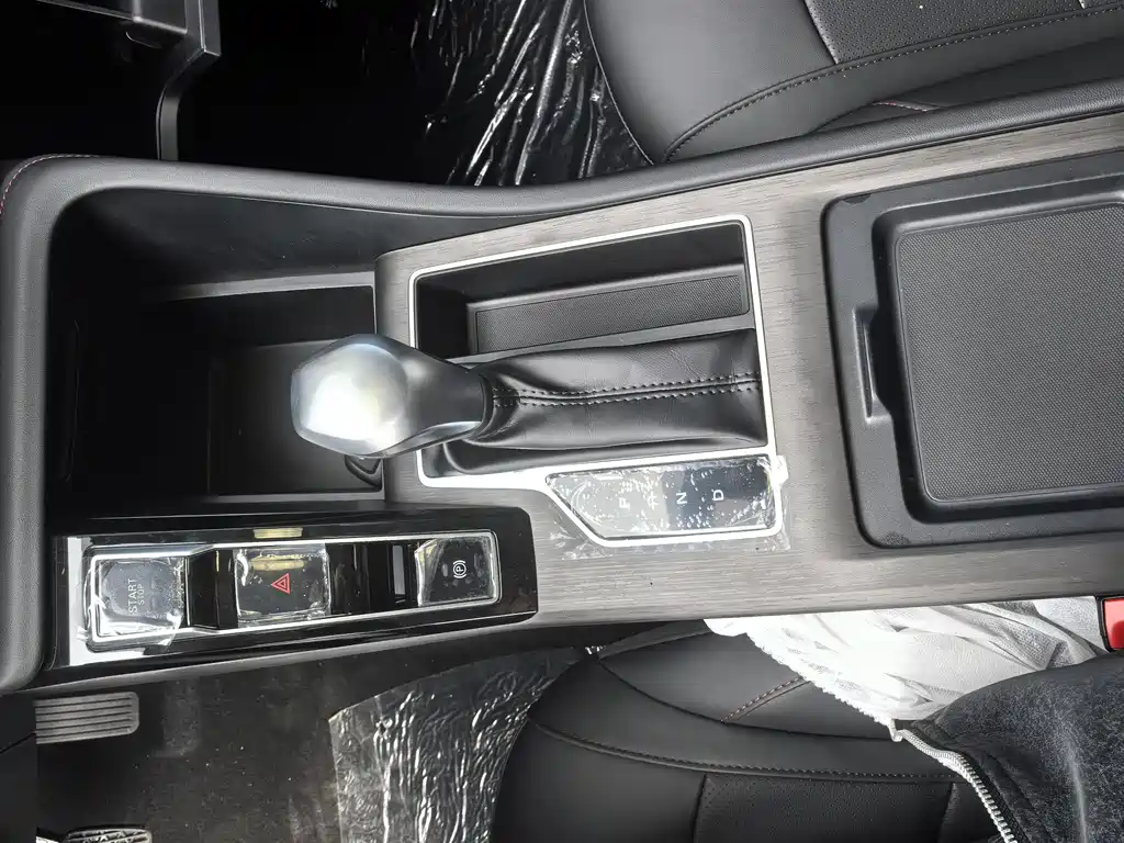 Roewe i5 2026 1.5L CVT Deluxe Edition купить на сайте DeffCars