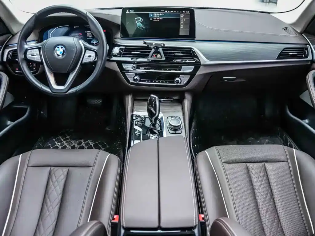 BMW 5 Series New Energy 2022 Model 535Le Luxury Package купить на сайте DeffCars