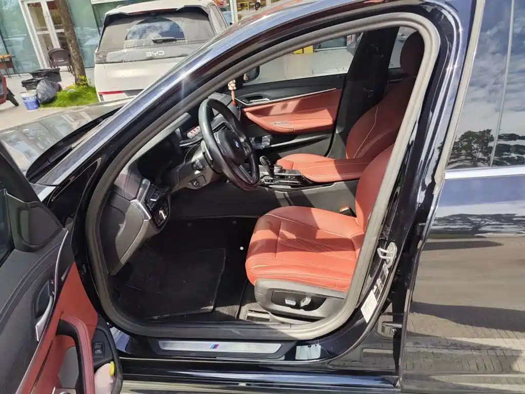 BMW 5 Series 2022 facelift 2 530Li leading M sports package купить на сайте DeffCars