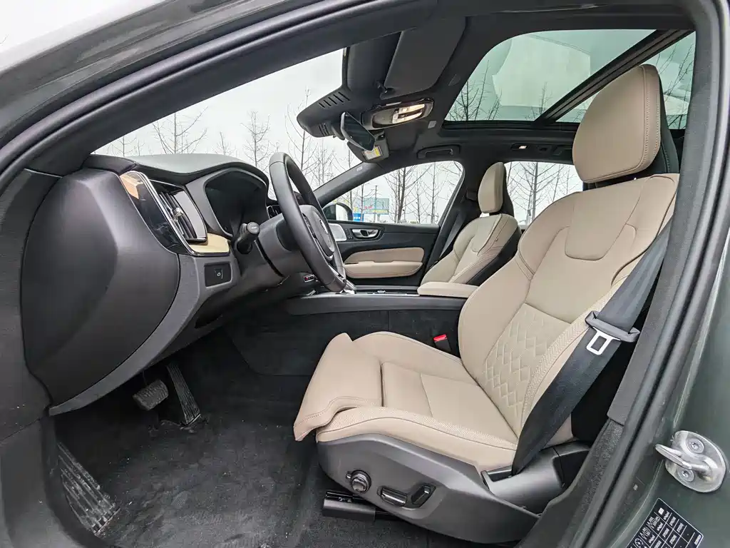 Volvo XC60 2026 B5 four-wheel drive Zhiyuan Sports Edition купить на сайте DeffCars