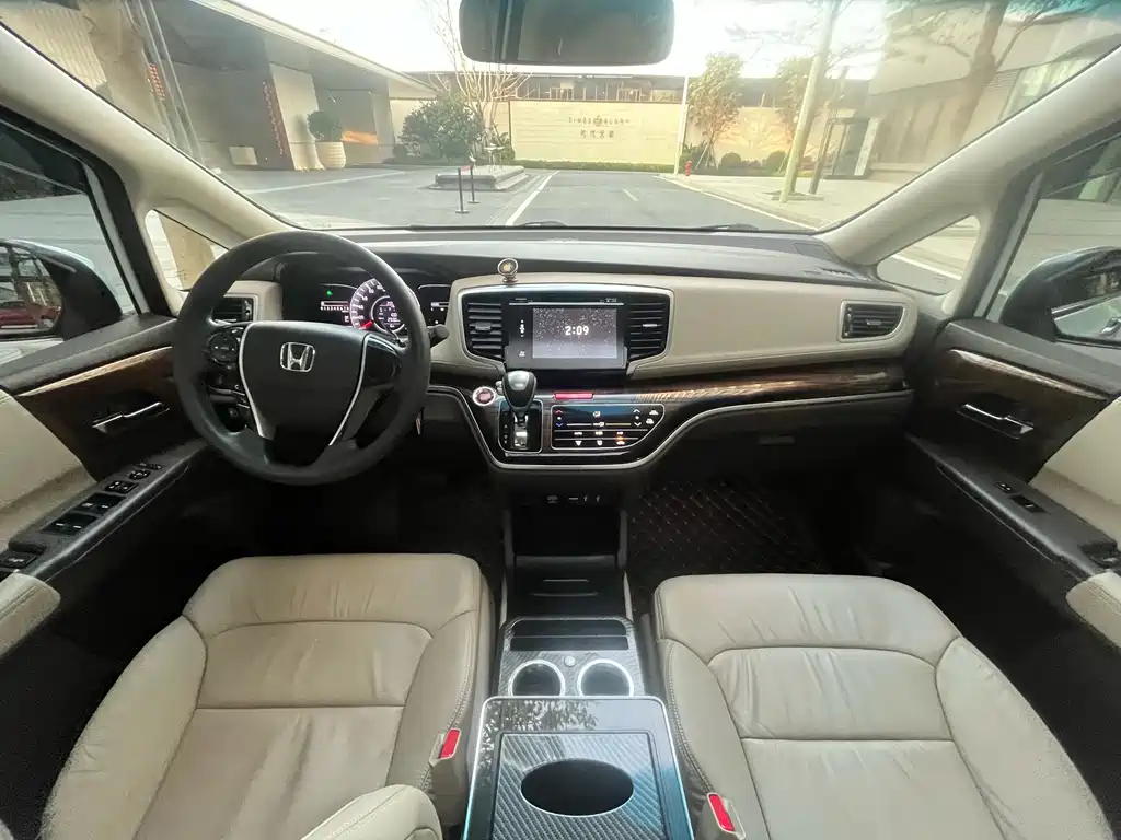 Odyssey 2017 2.4L Deluxe Edition купить на сайте DeffCars