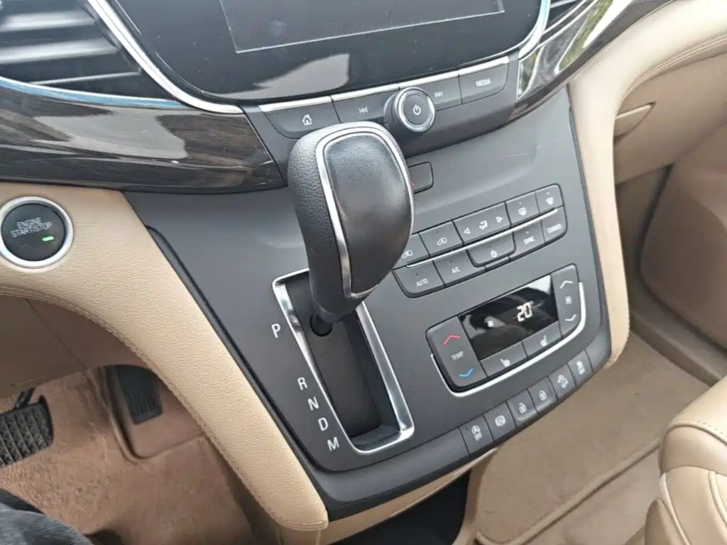 Buick GL8 2017 ES 28T Exclusive Type National V купить на сайте DeffCars