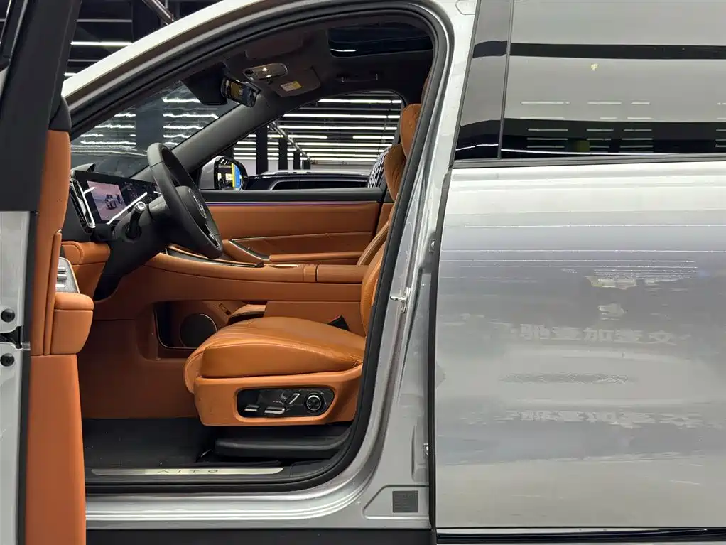 Wenjie M8 2025 extended range Ultra version 53.4kWh 5-seater version купить на сайте DeffCars
