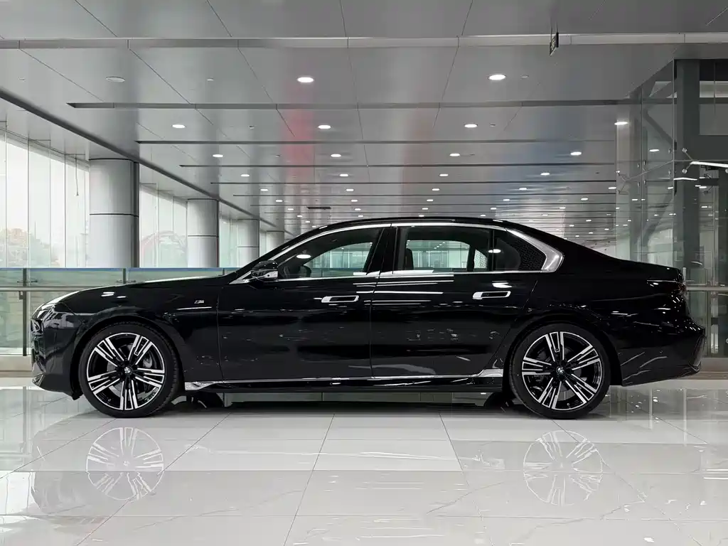 BMW 7 Series 2023 740Li Exclusive M Sports Package купить на сайте DeffCars