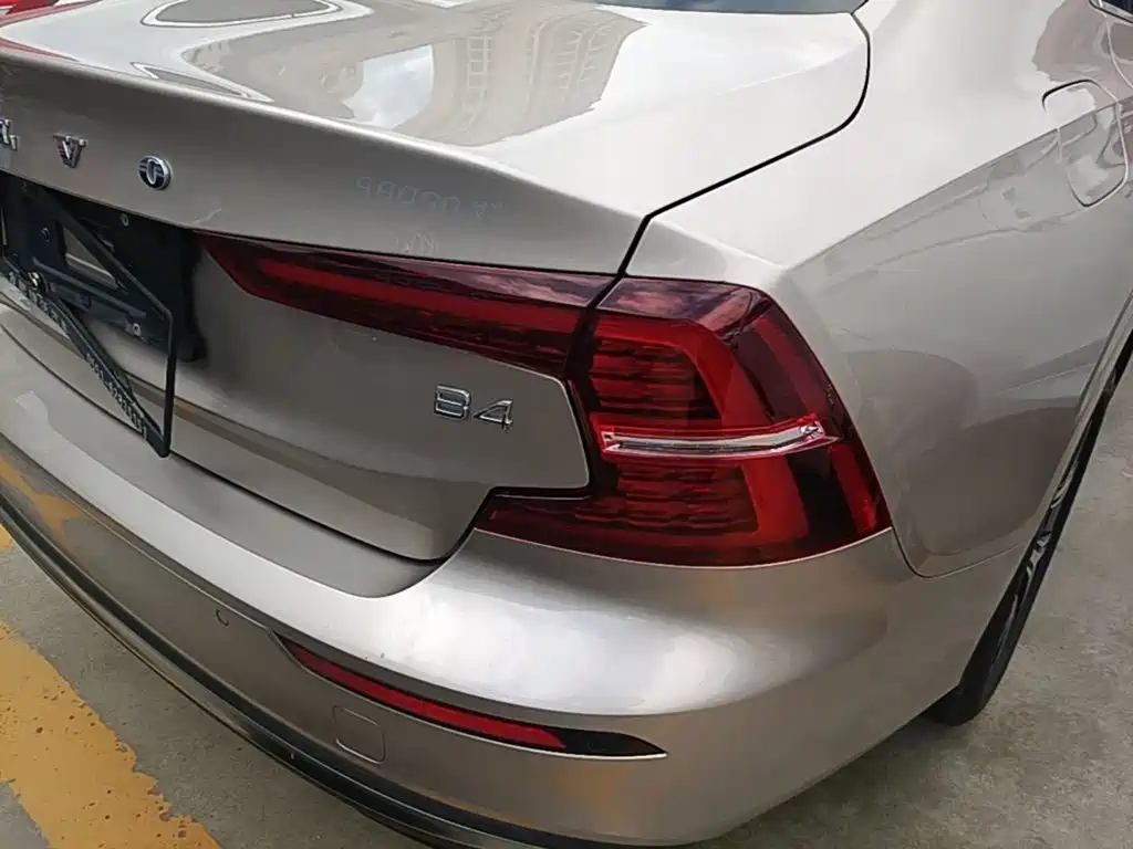 Volvo S60 2023 B4 Zhiyi Luxury Edition купить на сайте DeffCars
