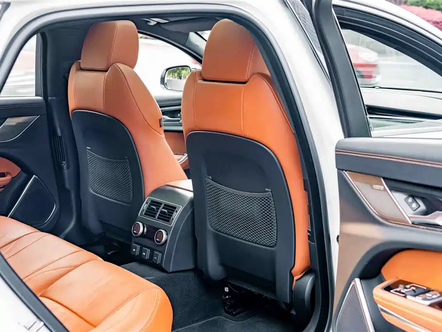 Jaguar XFL 2024 2.0T P300 four-wheel drive flagship sports gold version купить на сайте DeffCars