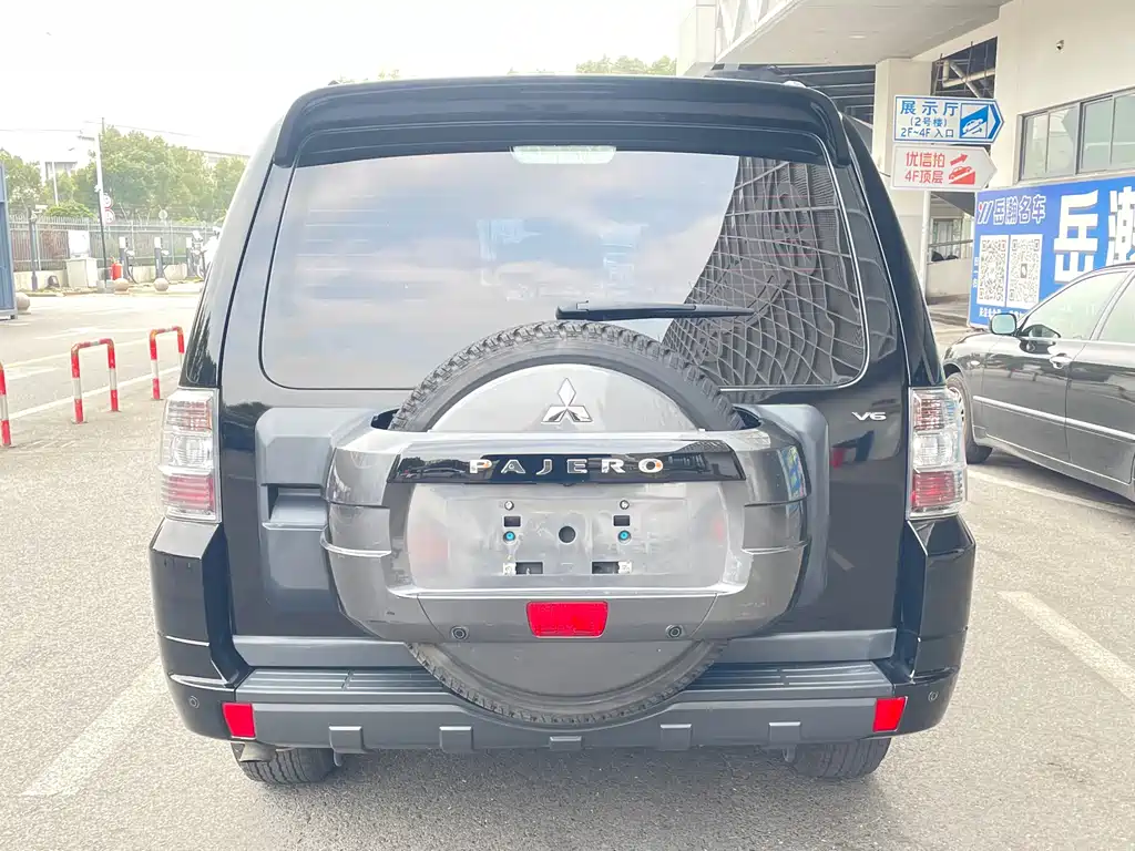 Pajero (imported) 2019 3.0L automatic standard version купить на сайте DeffCars