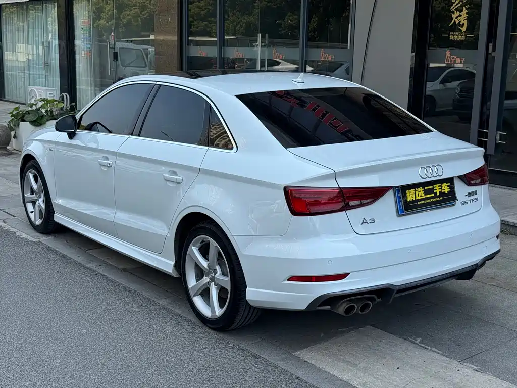 Audi A3 2018 30th Anniversary Limousine 35 TFSI Fashion купить на сайте DeffCars
