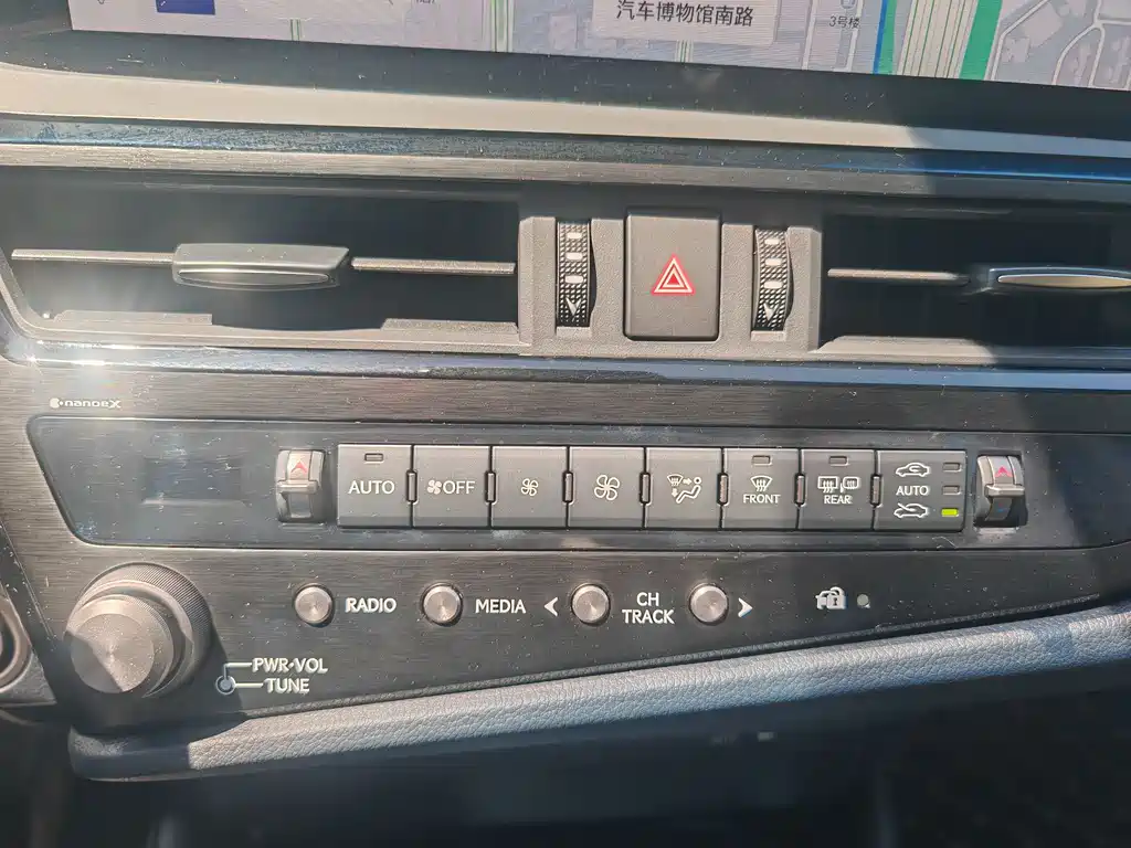 Lexus ES 2024 200 Premium Edition купить на сайте DeffCars