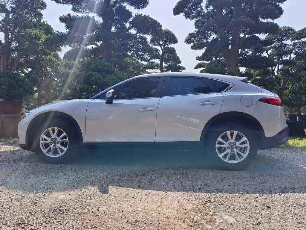 Mazda CX-4 2018 2.0L automatic two-wheel drive Blue Sky Vibrant Edition National V купить на сайте DeffCars