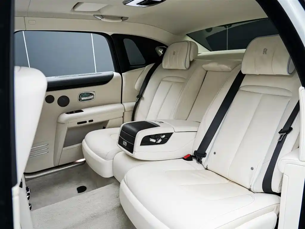 Ghost 2021 6.7T long wheelbase version купить на сайте DeffCars