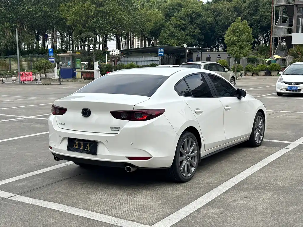Mazda3 Angkesela 2022 2.0L Automatic Premium Edition купить на сайте DeffCars