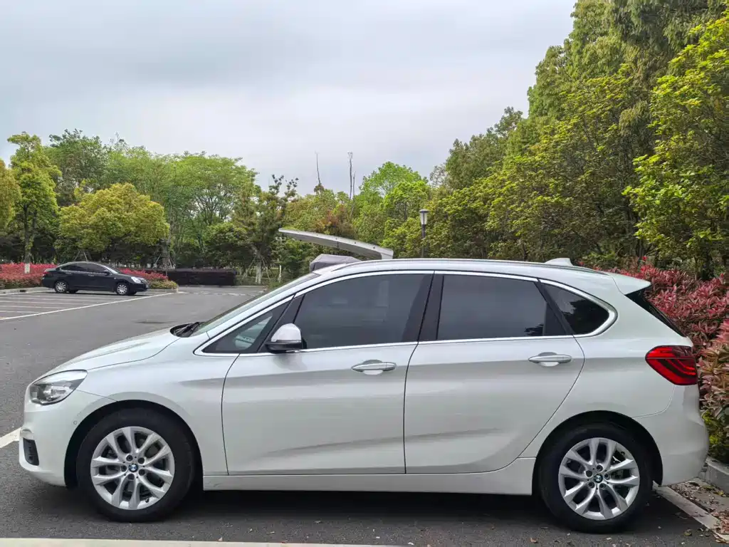 BMW 2 Series Touring 2016 220i Leading Model купить на сайте DeffCars