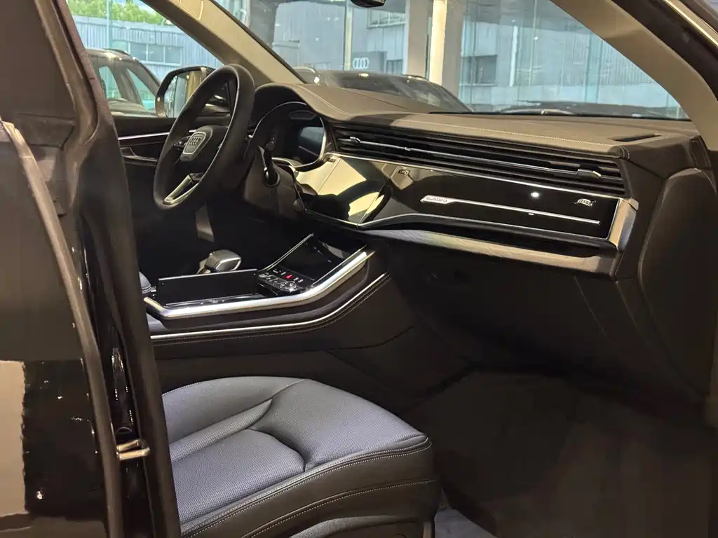 Audi Q8 2024 55 TFSI luxury and dynamic model купить на сайте DeffCars